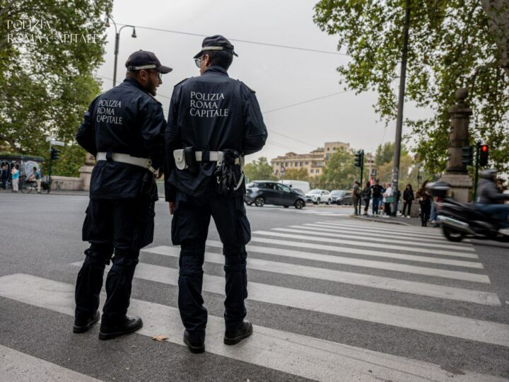 Roma, Lungotevere in Sassia: tempestivo intervento della Polizia Locale salva una donna dal suicidio (foto archivio)