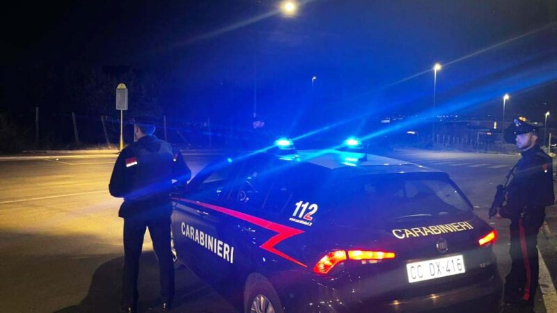 Anzio, sorpresi a rompere vetro auto: investono Carabiniere e fuggono. Arrestata 29enne