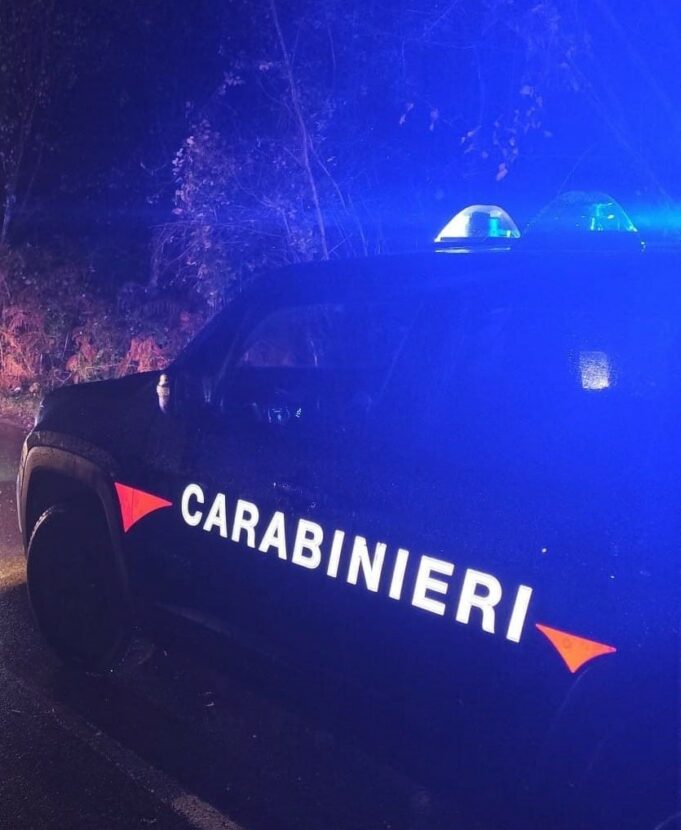 Carabinieri lampeggianti Notte