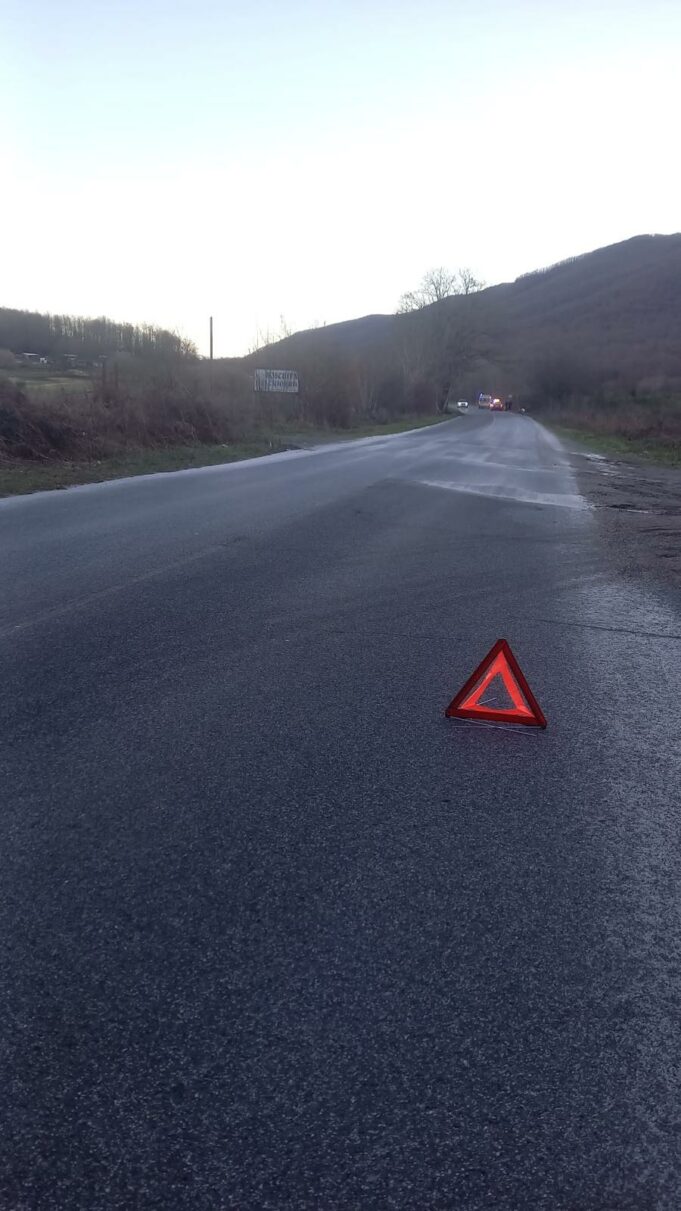 Grave incidente a Velletri: tre auto fuori strada a causa del ghiaccio, due donne ferite