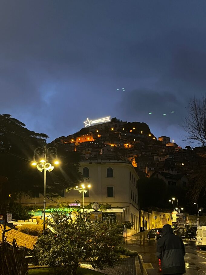 Rocca di Papa accesa la stella (0000)