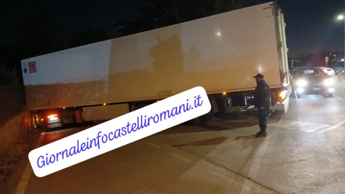 genzano di roma grosso camion di incastra