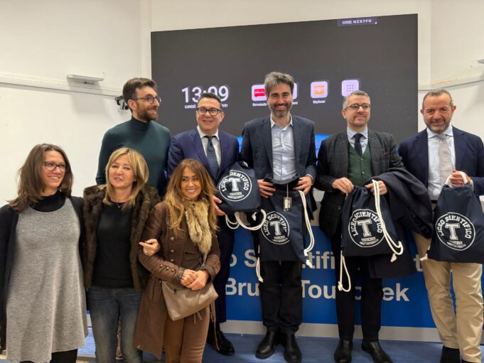 grottaferrata liceo sceitnifico incontro di presentazione nuovo indirizzo scienze applicate