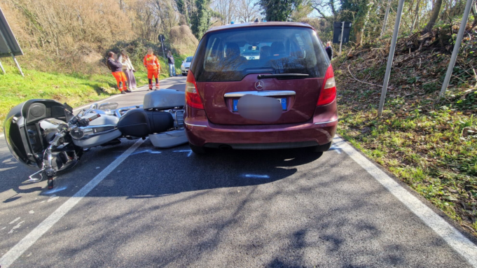 rocca di papa motociclista perde il controllo