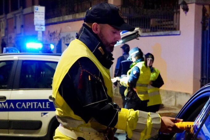 roma imbocca una strada contromano